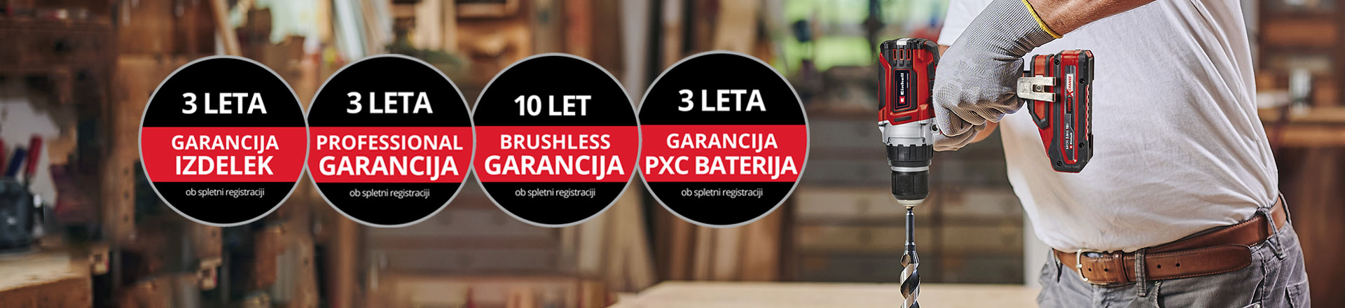  Na sliki je moški v delavnici z vrtalnikom Einhell v uporabi. Poleg tega so na sliki nameščene ikone za različne vrste podaljšanja garancije. Možne so naslednje razširitve garancije: „Garancija za izdelek“, „Professional garancija“, „Brushless Garancija“, „Garancija za baterijo“.