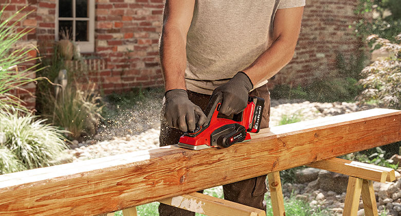 electric planer in use